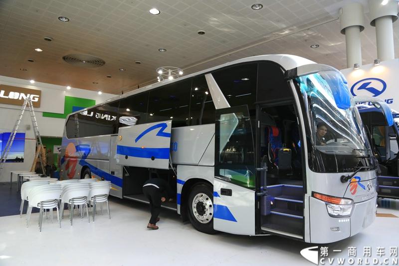 探馆汉诺威之大金龙客车篇。图为大金龙现场展车