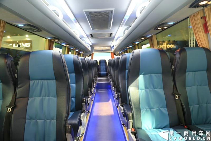 探馆汉诺威之大金龙客车篇。图为大金龙现场展车