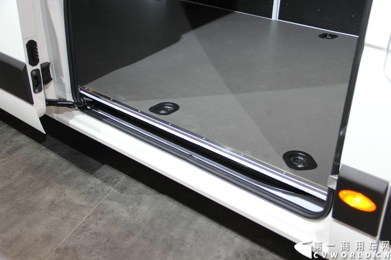 探馆汉诺威之雷诺轻客篇。图为雷诺MASTER 165.35 L3-H2欧系大VAN 