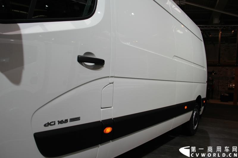 探馆汉诺威之雷诺轻客篇。图为雷诺MASTER 165.35 L3-H2欧系大VAN 