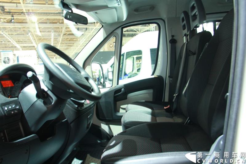 探馆汉诺威之标致轻客篇。图为标致BOXER