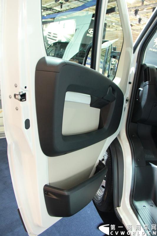 探馆汉诺威之标致轻客篇。图为标致BOXER