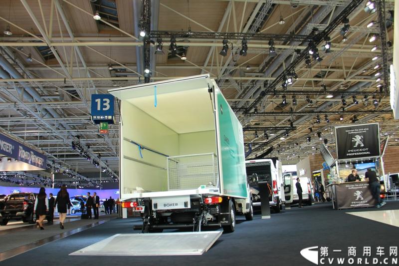 探馆汉诺威之标致轻客篇。图为标致BOXER