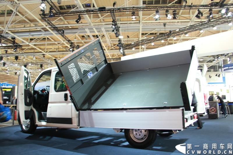 探馆汉诺威之标致轻客篇。图为标致BOXER