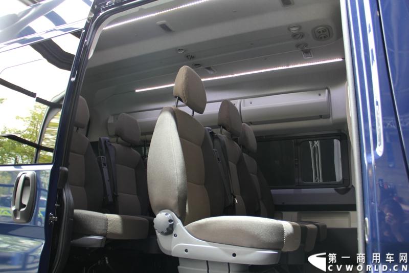 探馆汉诺威之标致轻客篇。图为标致BOXER