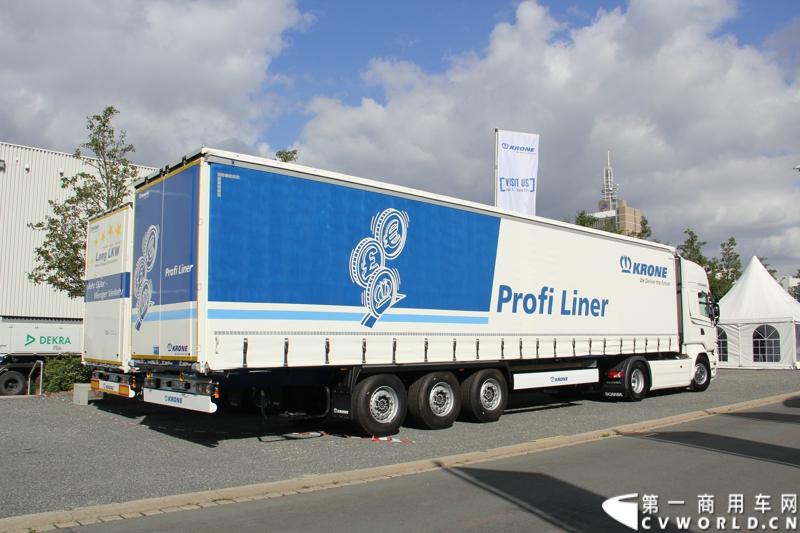 探馆汉诺威之橙色风暴达夫篇。图为搭载ZF智能驾驶技术的DAF XF卡车 