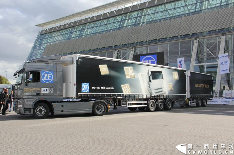 探馆汉诺威之橙色风暴达夫篇。图为搭载ZF智能驾驶技术的DAF XF卡车 