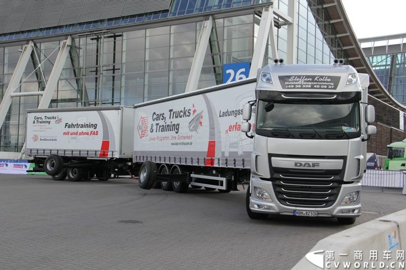 探馆汉诺威之橙色风暴达夫篇。图为荷兰达夫挂车列车 