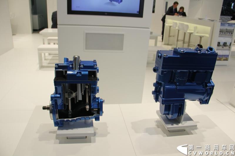 探馆汉诺威之福伊特篇。图为福伊特LP725和LP490型空气压缩机