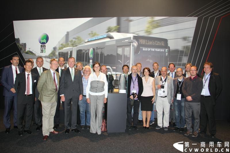 探馆汉诺威之曼全系柴油机及气体机篇。图为2015年度客车“MAN LION'S CITY GL CNG”颁奖 