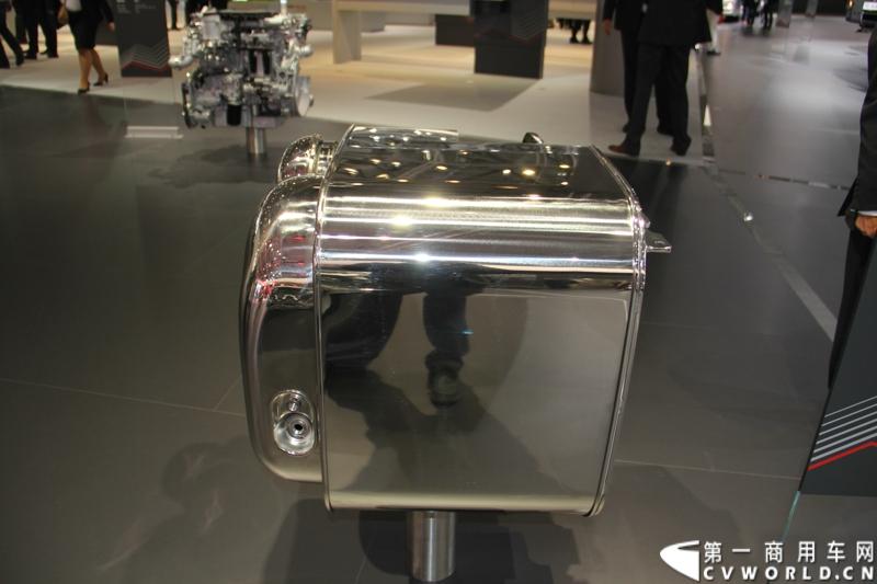 探馆汉诺威之曼全系柴油机及气体机篇。图为MAN D38欧六技术方案SCRT-System 