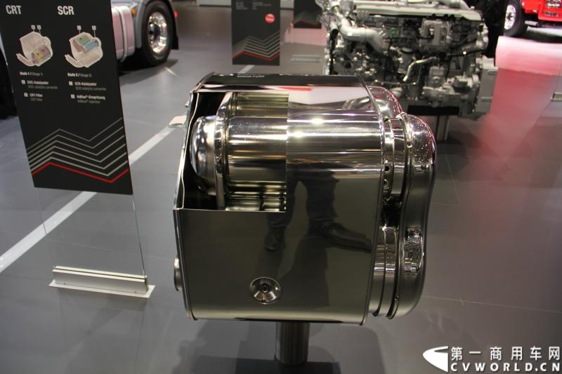 探馆汉诺威之曼全系柴油机及气体机篇。图为MAN D38欧六技术方案SCRT-System 