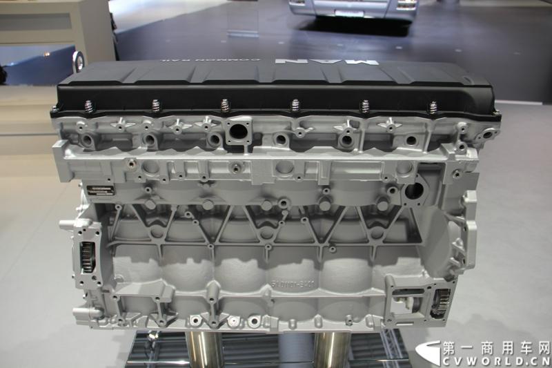 探馆汉诺威之曼全系柴油机及气体机篇。图为MAN D2066发动机缸体 