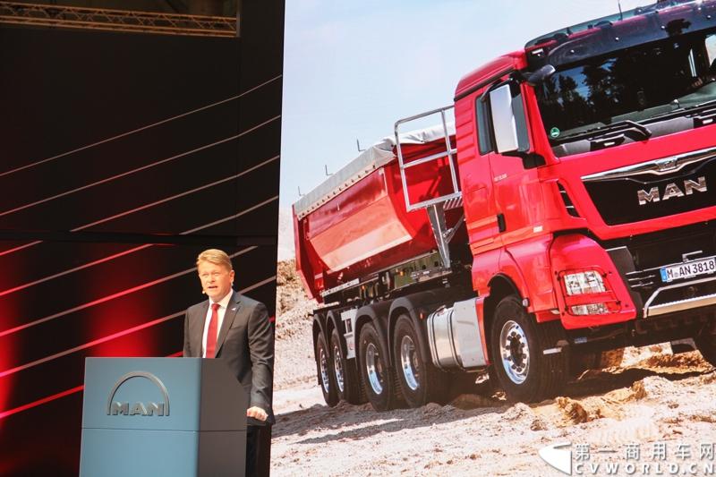 探馆汉诺威之曼全系柴油机及气体机篇。图为MAN D3876 V6 15L新型发动机发布会现场 