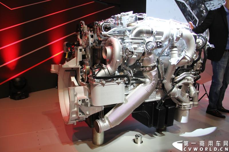 探馆汉诺威之曼全系柴油机及气体机篇。图为MAN D3876 V6 15L新型重型发动机