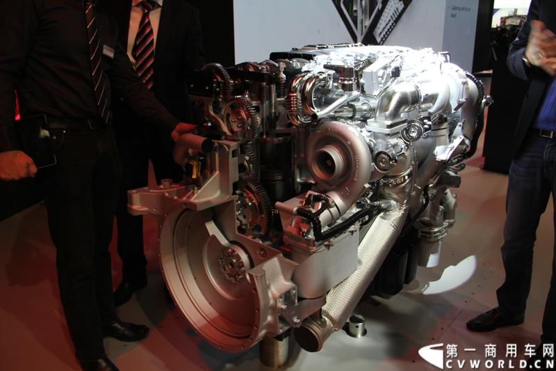 探馆汉诺威之曼全系柴油机及气体机篇。图为MAN D3876 V6 15L新型重型发动机