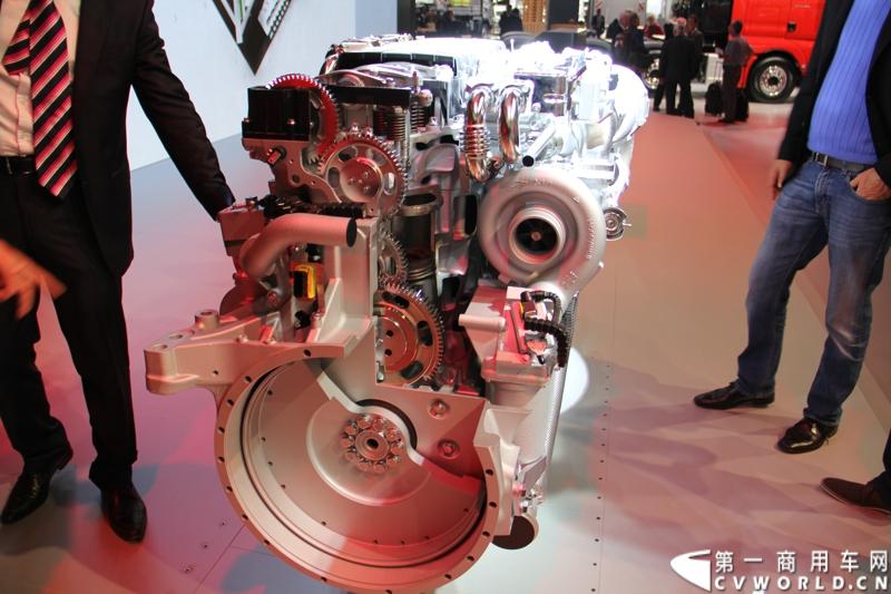 探馆汉诺威之曼全系柴油机及气体机篇。图为MAN D3876 V6 15L新型重型发动机