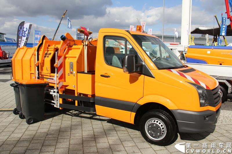 探馆汉诺威之现代轻型商用车篇。图为大众CRAFTER改装的垃圾车 