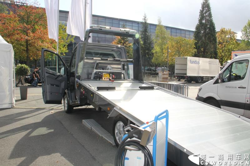 探馆汉诺威之现代轻型商用车篇。图为大众CRAFTER清障车 