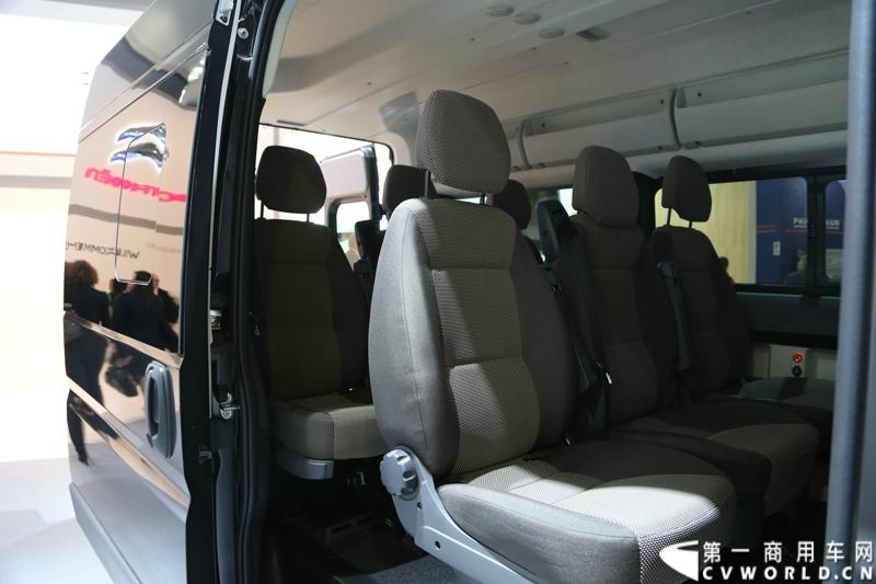 探馆汉诺威之雪铁龙轻型商用车篇。图为灰色jumper 