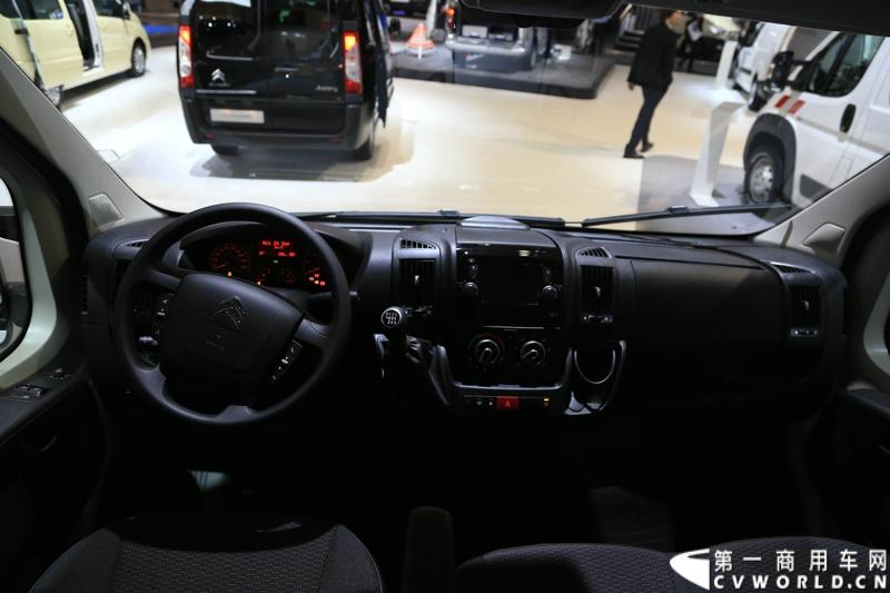 探馆汉诺威之雪铁龙轻型商用车篇。图为灰色jumper 