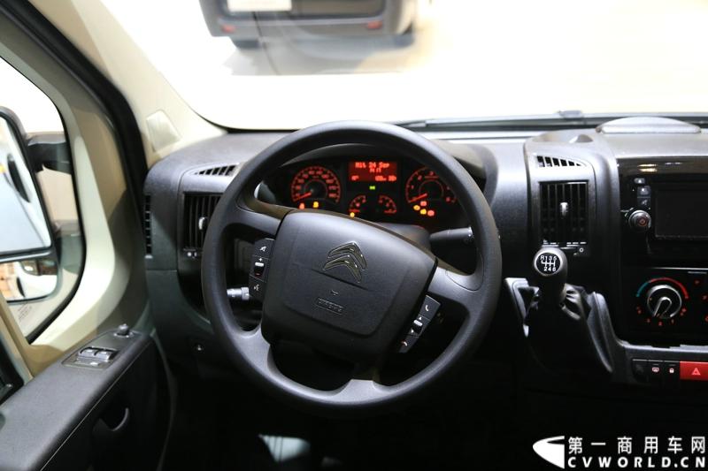 探馆汉诺威之雪铁龙轻型商用车篇。图为灰色jumper 