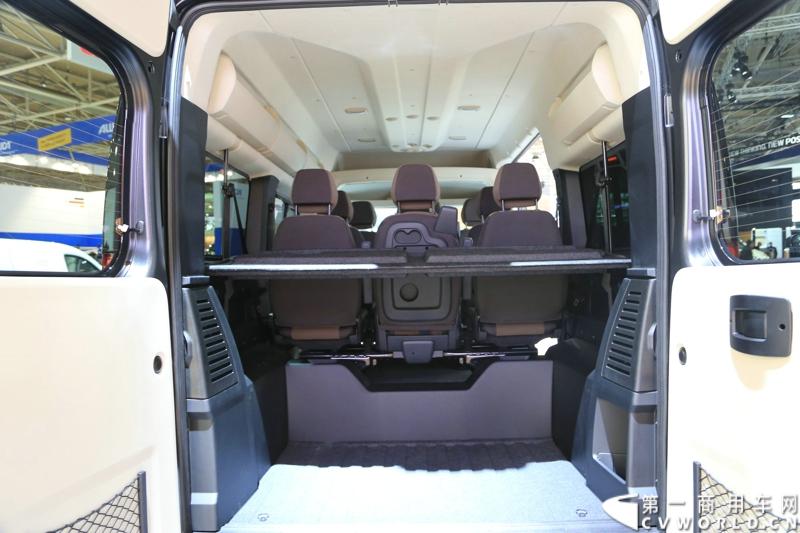 探馆汉诺威之雪铁龙轻型商用车篇。图为灰色jumper 