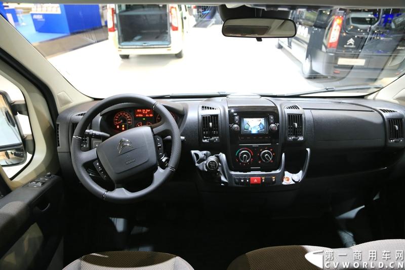 探馆汉诺威之雪铁龙轻型商用车篇。图为灰色jumper 