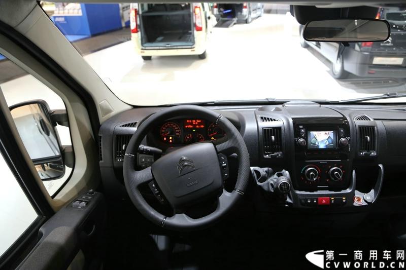 探馆汉诺威之雪铁龙轻型商用车篇。图为灰色jumper 