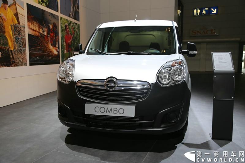 探馆汉诺威之欧宝轻型商用车篇。图为欧宝combo白色专用车 