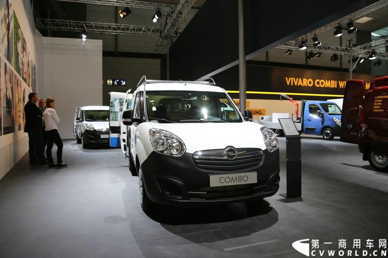 探馆汉诺威之欧宝轻型商用车篇。图为欧宝combo白色专用车 