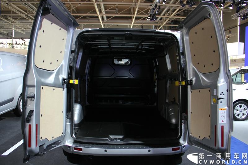 探馆汉诺威之福特全顺轻型商用车篇。图为2013年度VAN——全顺Custom 