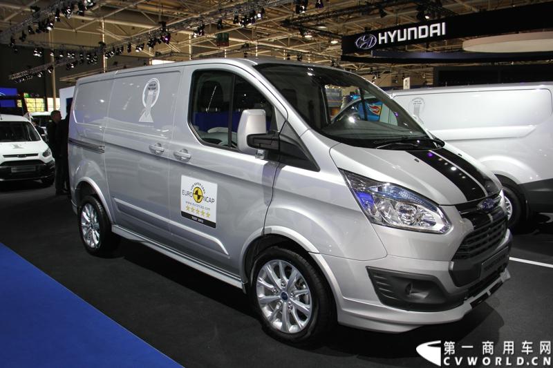 探馆汉诺威之福特全顺轻型商用车篇。图为2013年度VAN——全顺Custom 