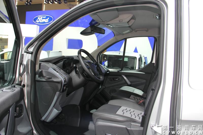 探馆汉诺威之福特全顺轻型商用车篇。图为2013年度VAN——全顺Custom 