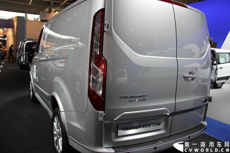 探馆汉诺威之福特全顺轻型商用车篇。图为2013年度VAN——全顺Custom 