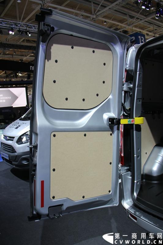探馆汉诺威之福特全顺轻型商用车篇。图为2013年度VAN——全顺Custom 
