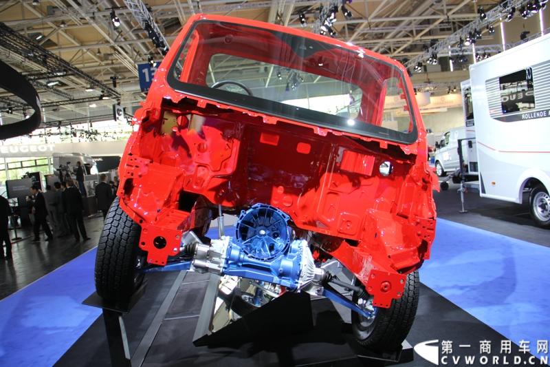 探馆汉诺威之福特全顺轻型商用车篇。图为福特全顺白车身展示 