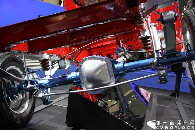 探馆汉诺威之福特全顺轻型商用车篇。图为福特全顺白车身展示 