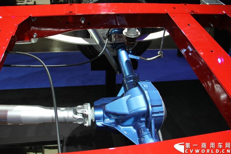 探馆汉诺威之福特全顺轻型商用车篇。图为福特全顺白车身展示 