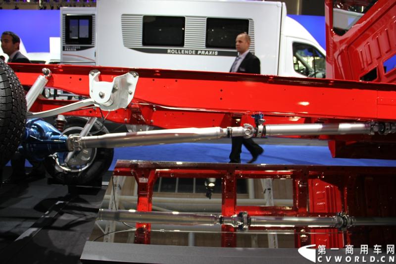 探馆汉诺威之福特全顺轻型商用车篇。图为福特全顺白车身展示 