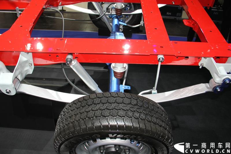 探馆汉诺威之福特全顺轻型商用车篇。图为福特全顺白车身展示 