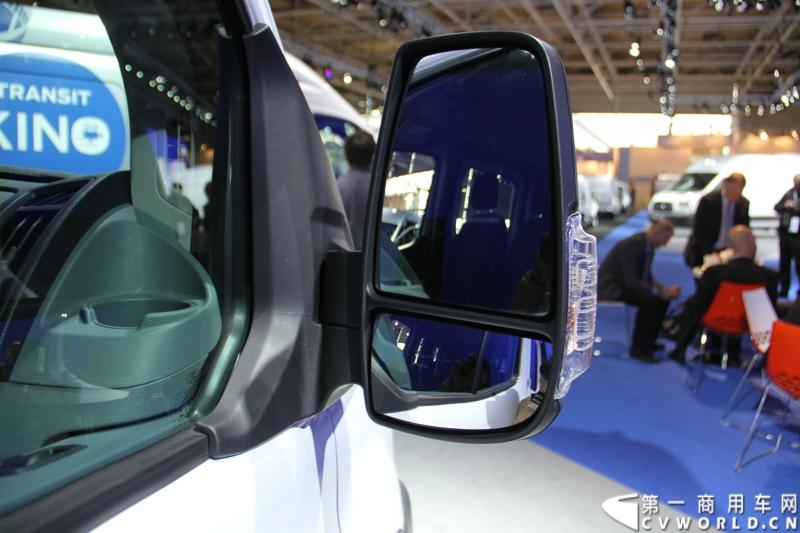 探馆汉诺威之福特全顺轻型商用车篇。图为福特全顺-白色