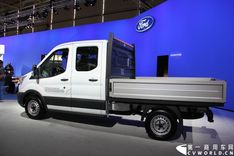 探馆汉诺威之福特全顺轻型商用车篇。图为福特全顺-白色