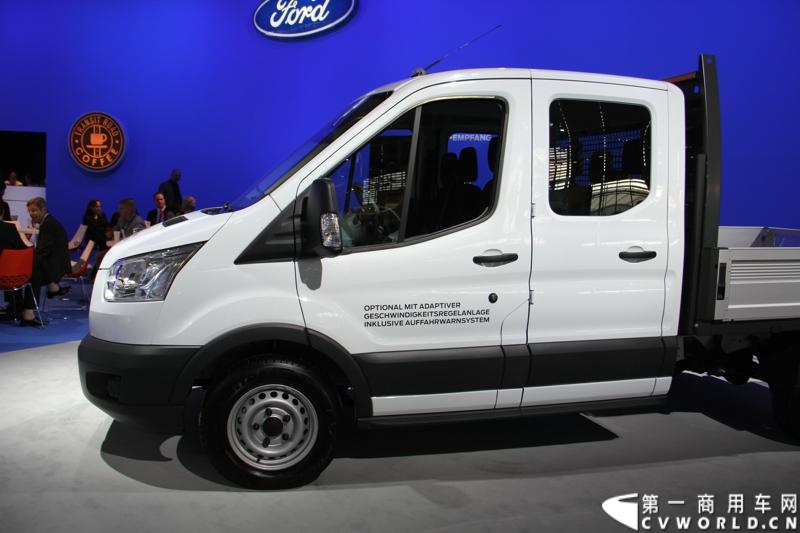 探馆汉诺威之福特全顺轻型商用车篇。图为福特全顺-白色