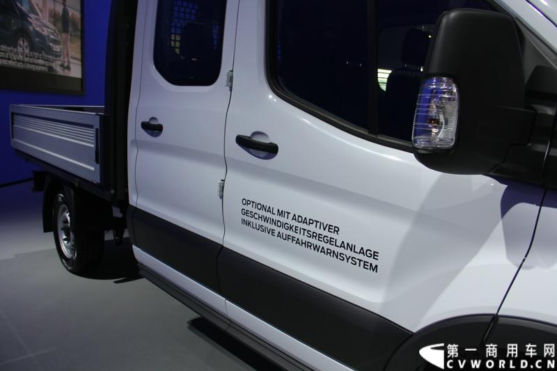 探馆汉诺威之福特全顺轻型商用车篇。图为福特全顺-白色