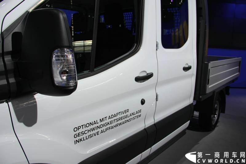 探馆汉诺威之福特全顺轻型商用车篇。图为福特全顺-白色