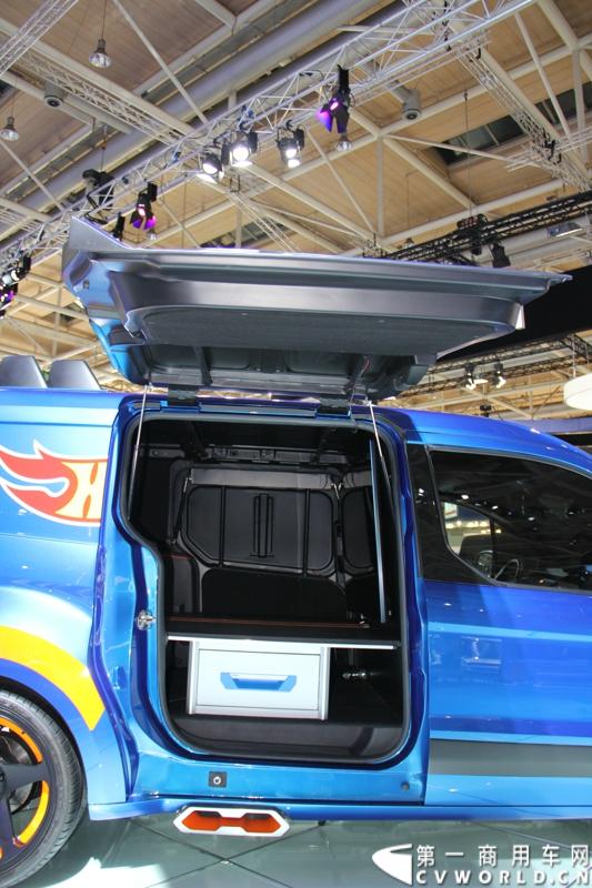 探馆汉诺威之福特全顺轻型商用车篇。图为福特全顺概念车 