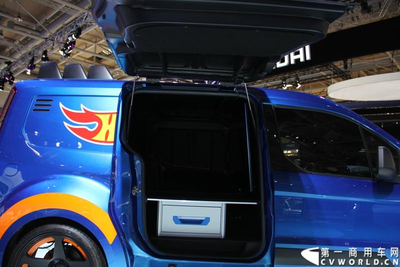 探馆汉诺威之福特全顺轻型商用车篇。图为福特全顺概念车 