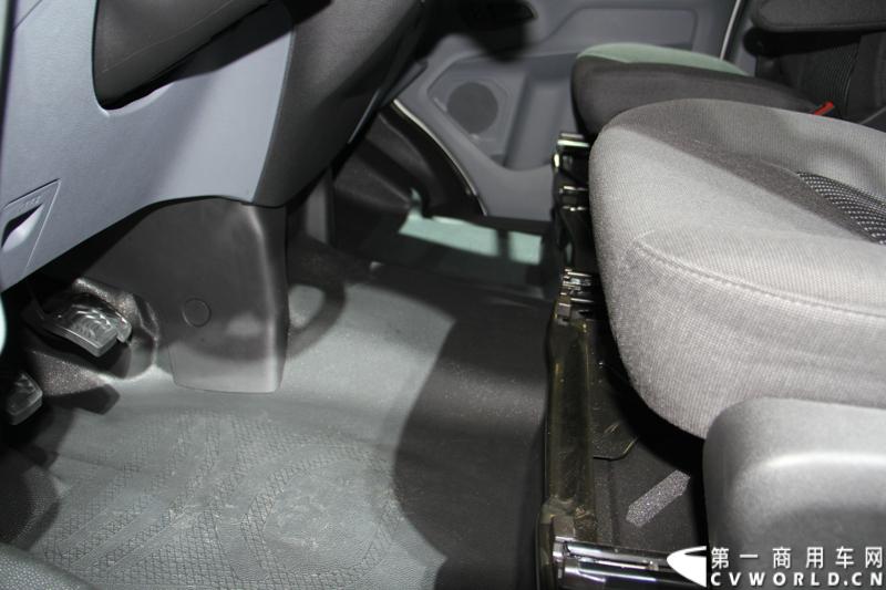 探馆汉诺威之福特全顺轻型商用车篇。图为福特全顺客货两用车 