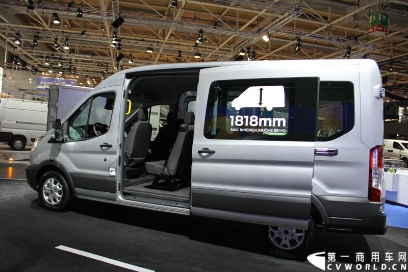 探馆汉诺威之福特全顺轻型商用车篇。图为福特全顺客货两用车 